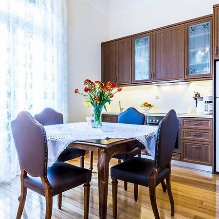 Neoclassical Apartment With 3 Bedrooms In Pireo Esterno foto