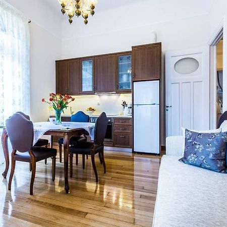 Neoclassical Apartment With 3 Bedrooms In Pireo Esterno foto