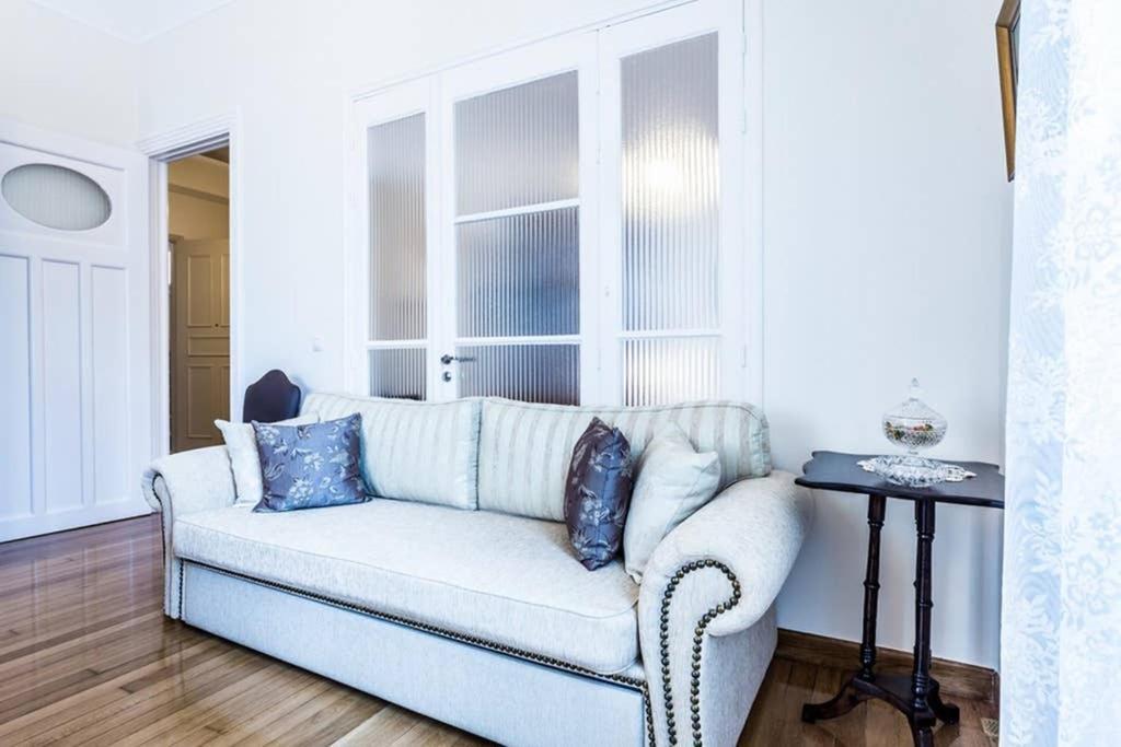 Neoclassical Apartment With 3 Bedrooms In Pireo Esterno foto