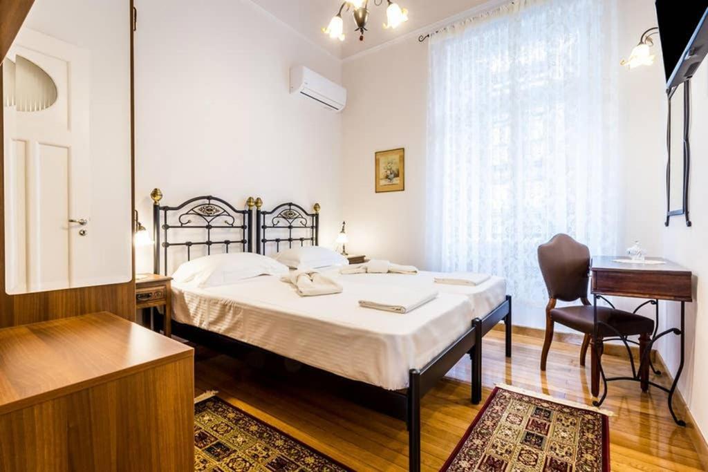 Neoclassical Apartment With 3 Bedrooms In Pireo Esterno foto