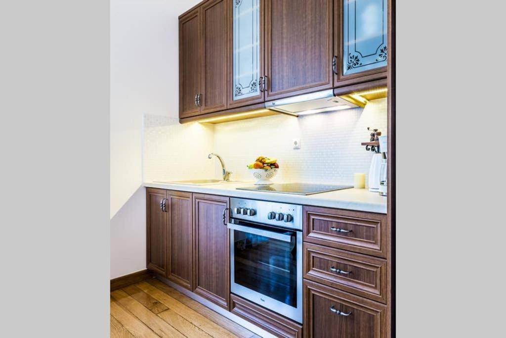 Neoclassical Apartment With 3 Bedrooms In Pireo Esterno foto