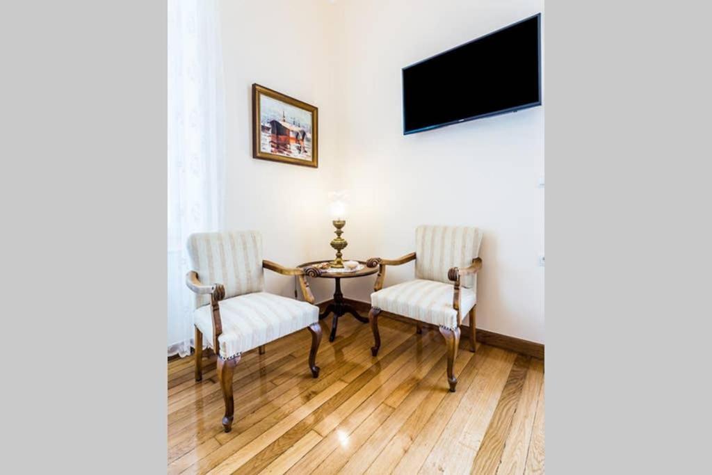 Neoclassical Apartment With 3 Bedrooms In Pireo Esterno foto
