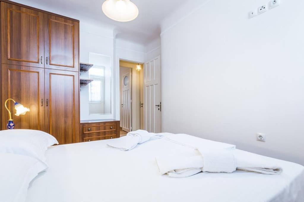 Neoclassical Apartment With 3 Bedrooms In Pireo Esterno foto
