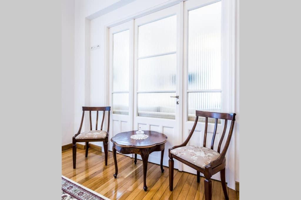 Neoclassical Apartment With 3 Bedrooms In Pireo Esterno foto