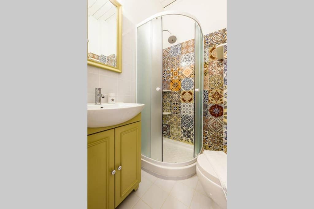 Neoclassical Apartment With 3 Bedrooms In Pireo Esterno foto