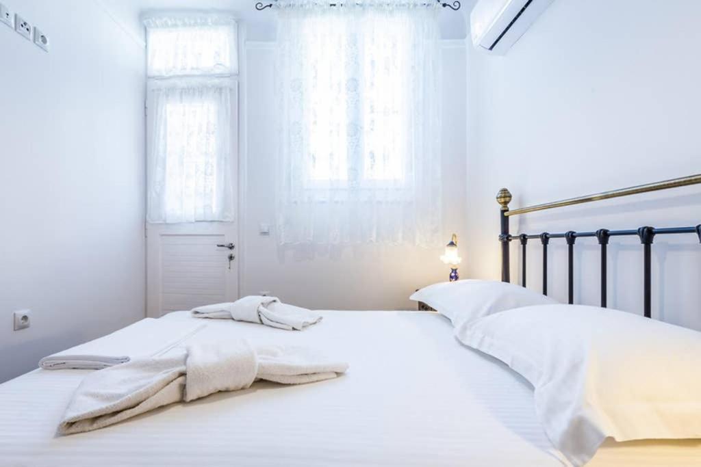 Neoclassical Apartment With 3 Bedrooms In Pireo Esterno foto