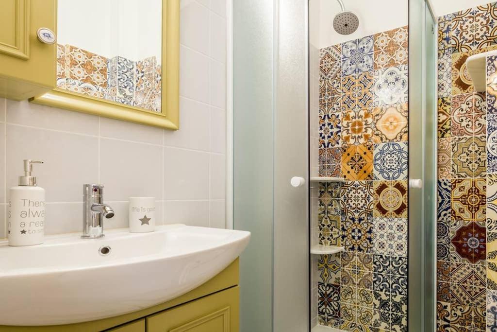 Neoclassical Apartment With 3 Bedrooms In Pireo Esterno foto