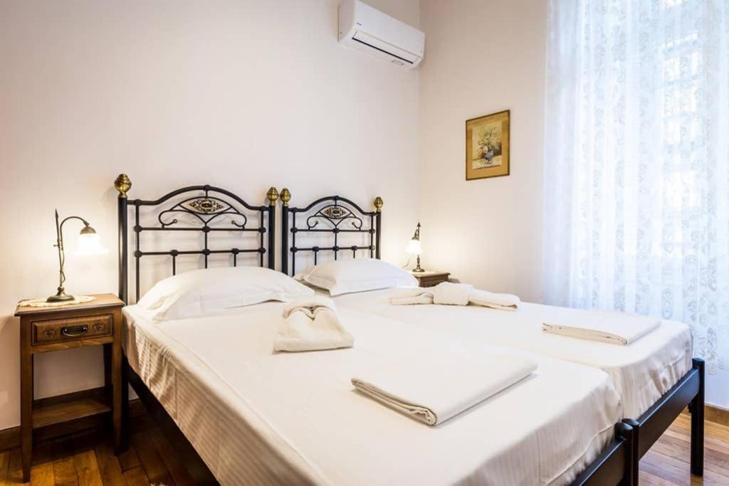 Neoclassical Apartment With 3 Bedrooms In Pireo Esterno foto