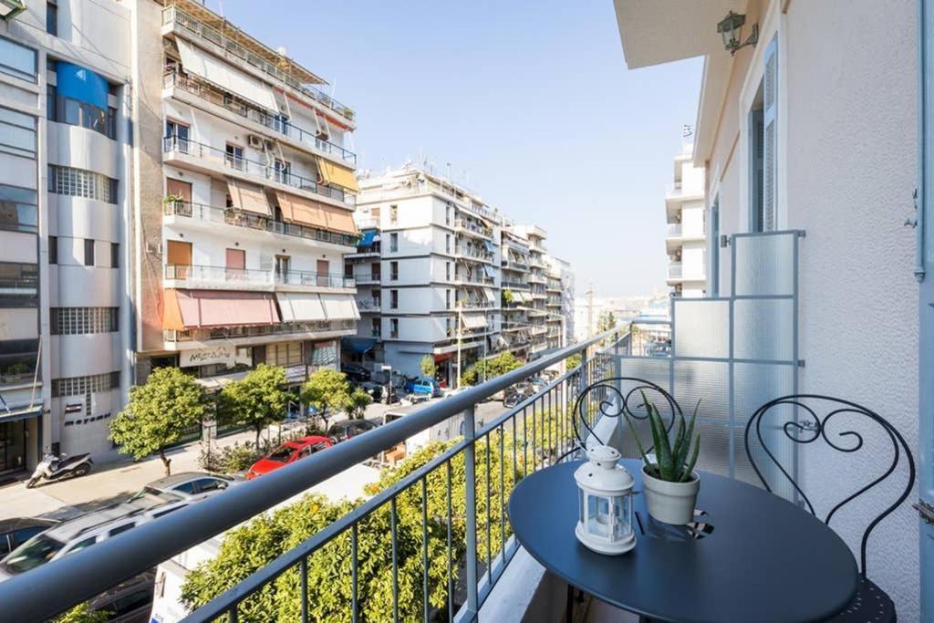Neoclassical Apartment With 3 Bedrooms In Pireo Esterno foto