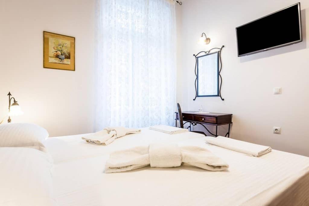 Neoclassical Apartment With 3 Bedrooms In Pireo Esterno foto