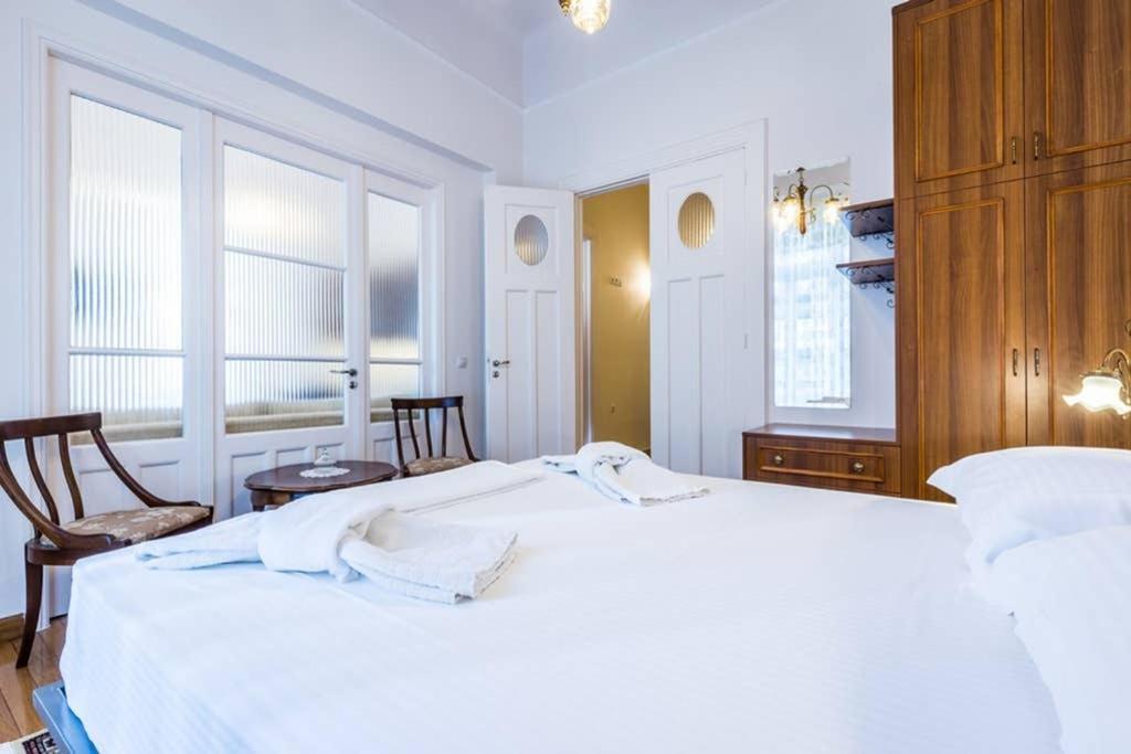 Neoclassical Apartment With 3 Bedrooms In Pireo Esterno foto