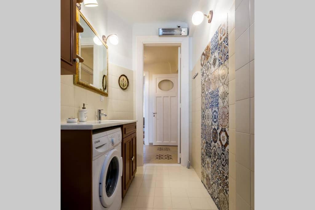 Neoclassical Apartment With 3 Bedrooms In Pireo Esterno foto