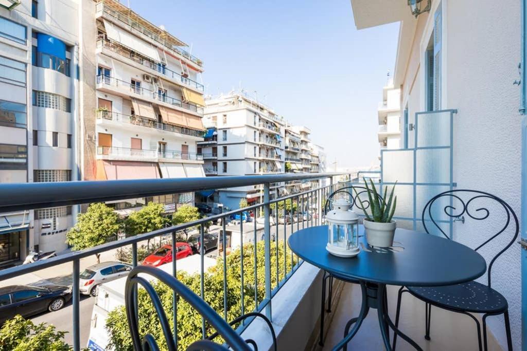 Neoclassical Apartment With 3 Bedrooms In Pireo Esterno foto